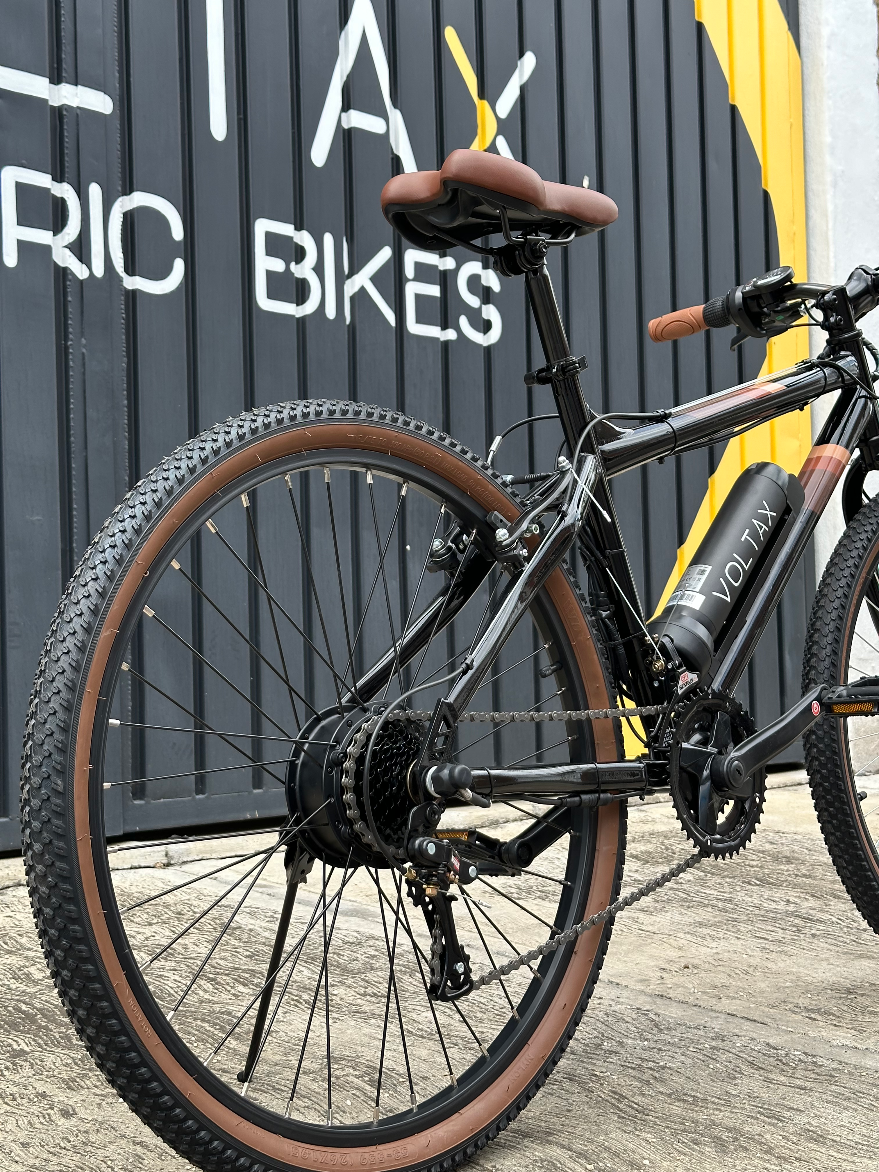 Bicicleta Eléctrica con Accesorios VOLTAX LITE fotografía en perspectiva