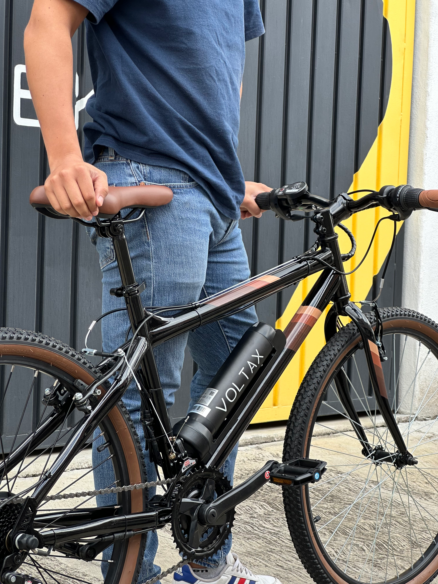 Bicicleta Eléctrica con Accesorios VOLTAX LITE