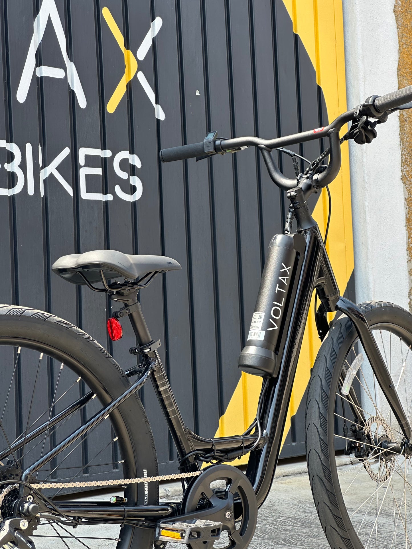 Bicicleta Eléctrica con Accesorios VOLTAX COMFORT SPORT